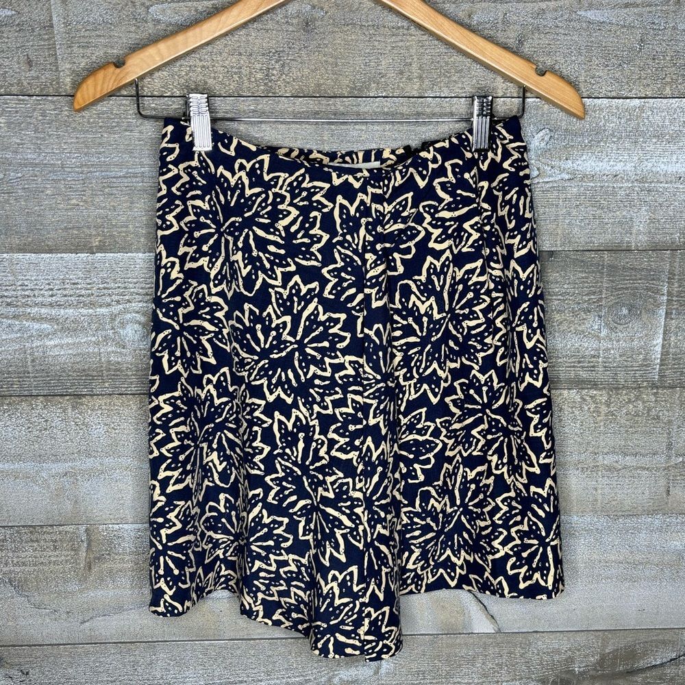 Ann Taylor size 4 100% silk light blue printed mini skirt size 4